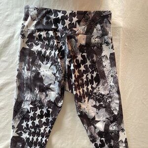 KOS USA Stars & Stripes Capri Leggings – Black/Gray/White | Women’s Small